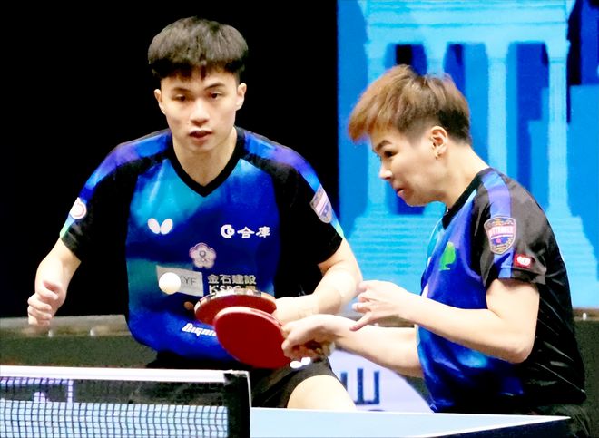 投身冰球运 投身冰球运