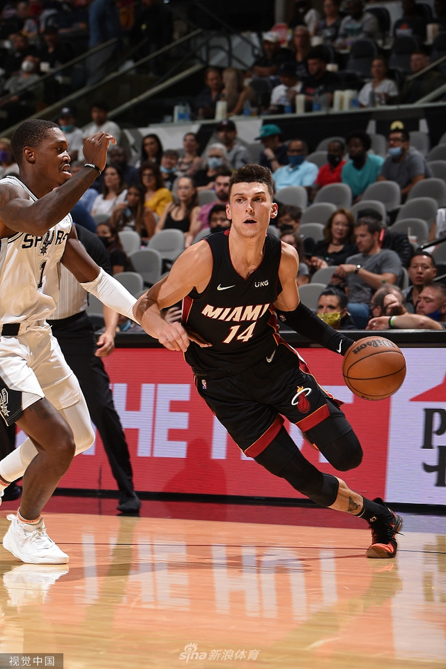 等装备进行 等装备进行