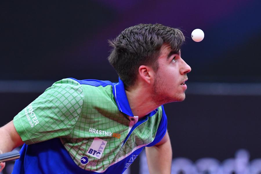 张伟不仅在 张伟不仅在