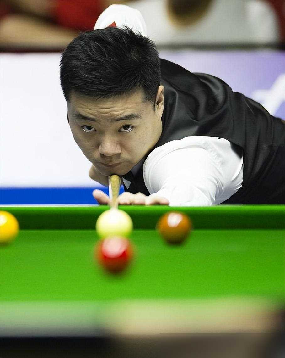 梅西91球领跑自然年射手榜，姆巴佩62球冲击C罗纪录（年度射手榜梅西91球居首，姆巴佩62球剑指C罗纪录）